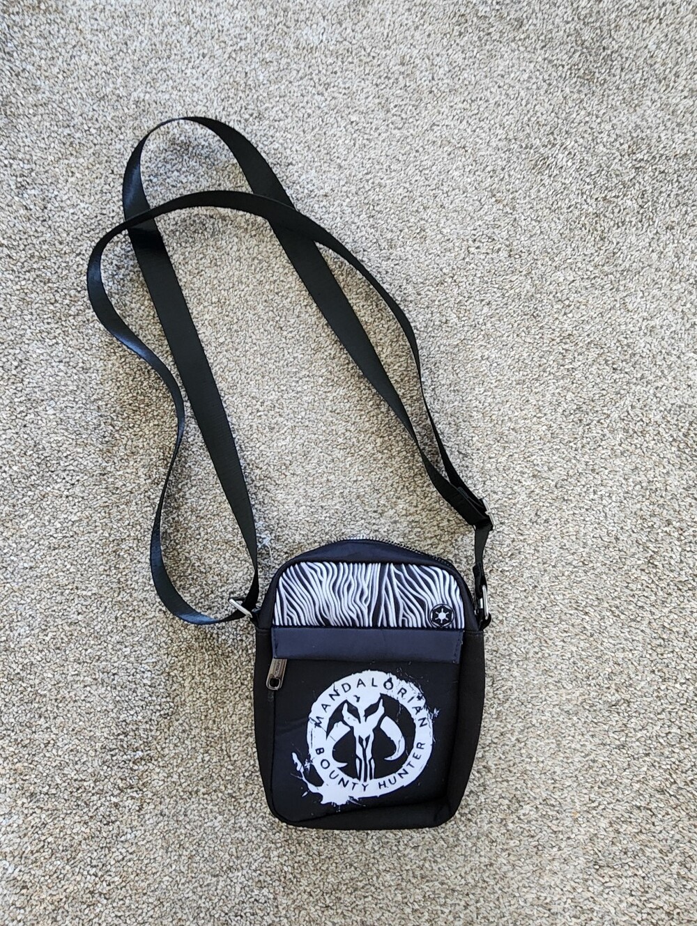 NWOT Star Wars The Mandalorian Bounty Hunter Padded Crossbody Bag Purse 7x5x2"